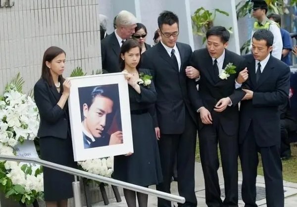 可靠股票配资 饱受抑郁症困扰的明星们，娱乐工业化无法逃避的代价？