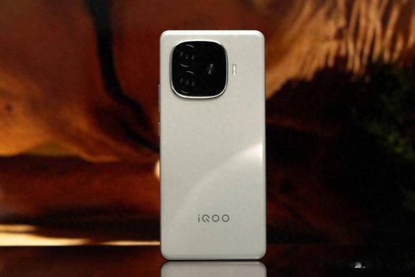 炒股股票配资 vivo开启“价格战”, 顶配旗舰只卖千元价位, 238万跑分+6400mAh